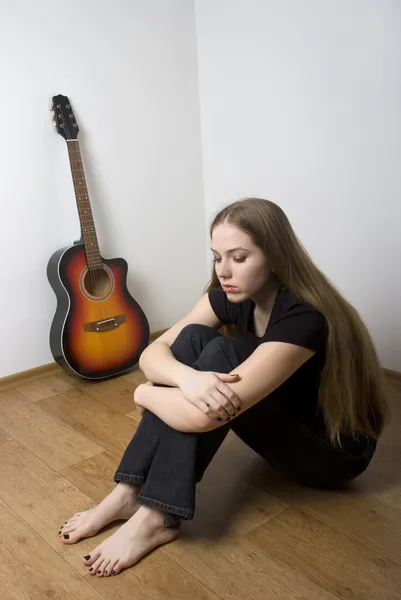 Triste guitarrista — Fotografia de Stock