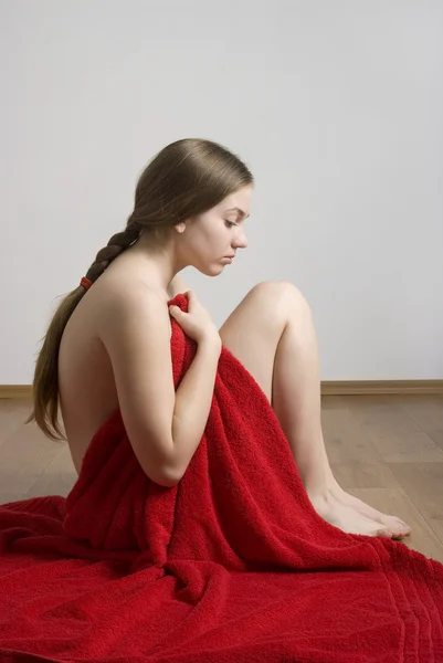 Lázně žena v červené barvě — Stock fotografie