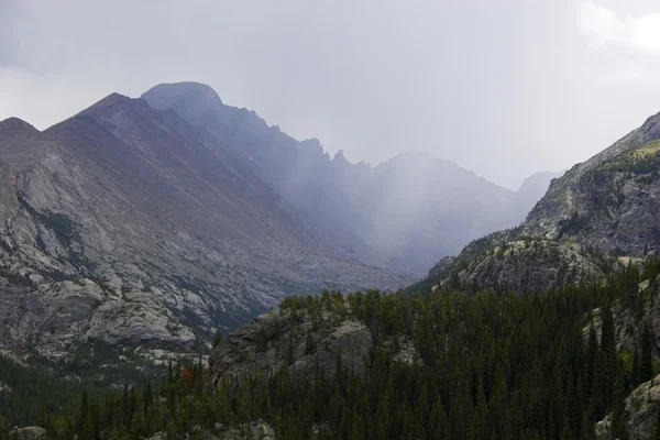 山の雨 — ストック写真