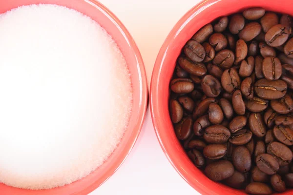 Две чашки с кофе и сахаром — стоковое фото