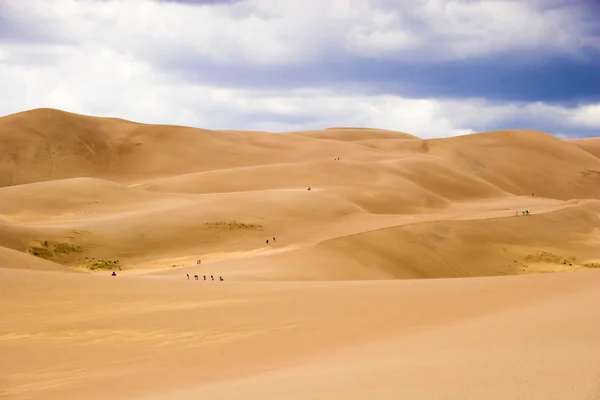 Walking in sand dunes — Stock Photo, Image