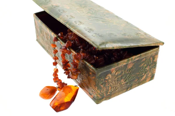 Collier ambre dans un étui en cuir indien — Photo
