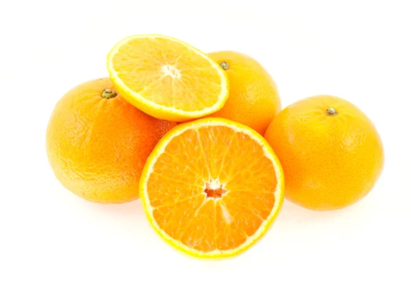 Tre mandarini interi e uno tagliato — Foto Stock