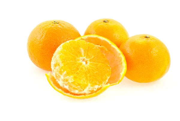 Tres mandarinas y media — Foto de Stock