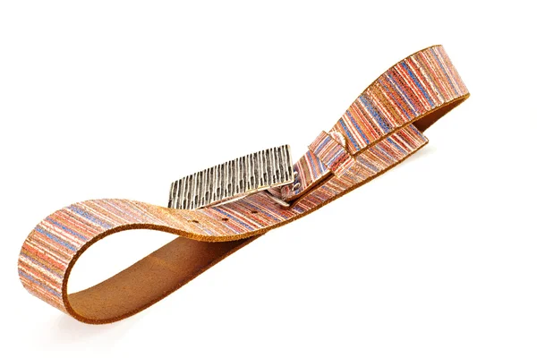 Cintura in pelle con grande fibbia in acciaio — Foto Stock