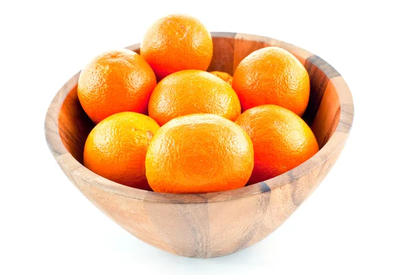 Plato de madera lleno de naranjas — Foto de Stock
