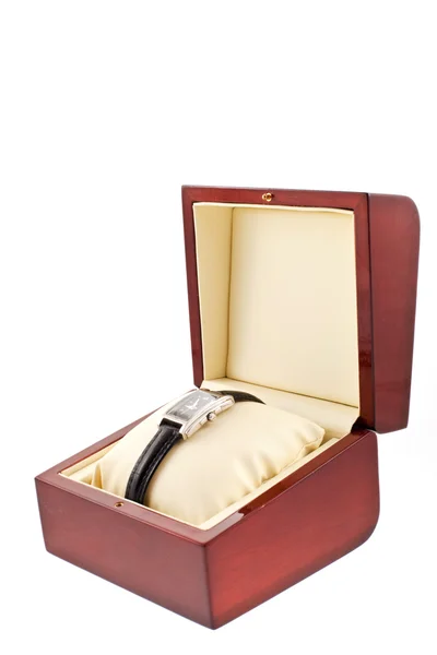 木製のギフト ボックスで女性の銀の腕時計 — ストック写真