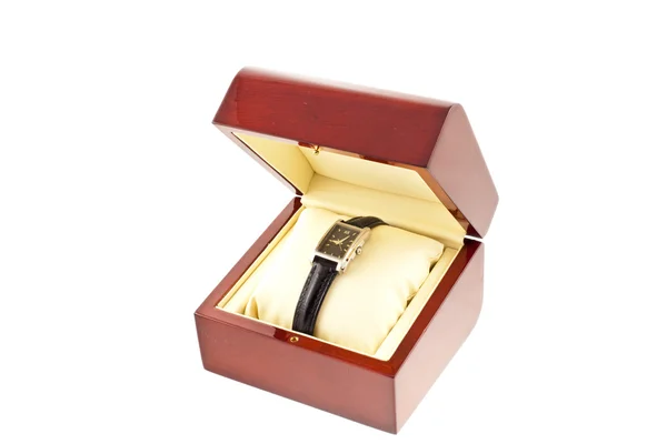 Vrouwelijke zilveren horloge in een houten doos — Stockfoto