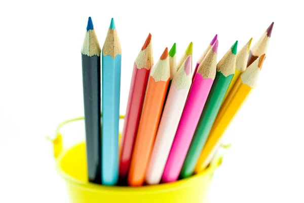 Crayons em balde amarelo — Fotografia de Stock