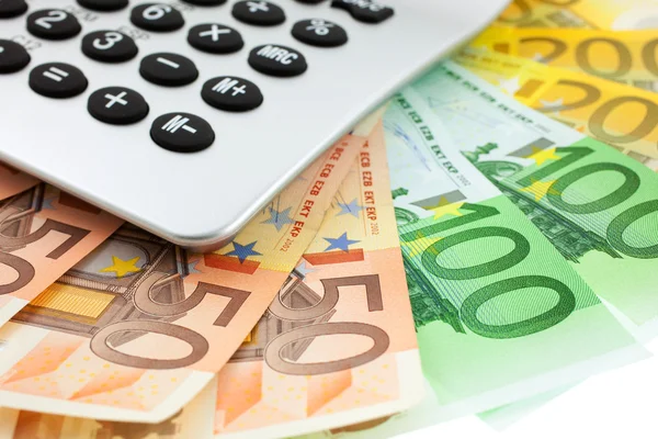 Billetes en euros con calculadora — Foto de Stock