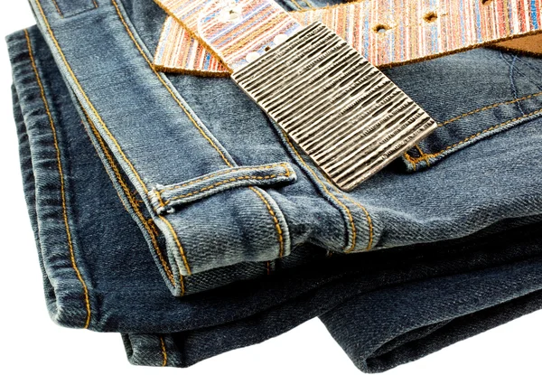 Jeans en denim bleu et ceinture en cuir — Photo