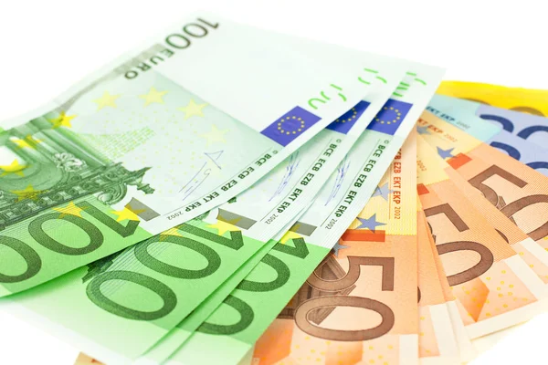 Banknoty euro na białym tle — Zdjęcie stockowe