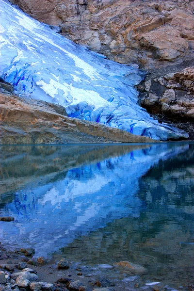 Ledovec v skandinávské pohoří — Stock fotografie