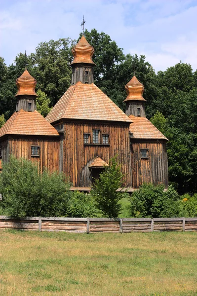 在 pirogovo 中的木制教堂 — 图库照片