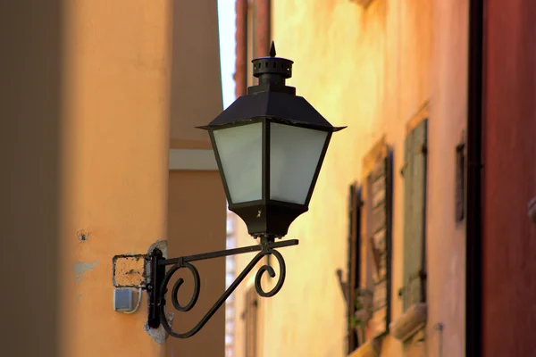 Ровинский фонарь древнего города — стоковое фото