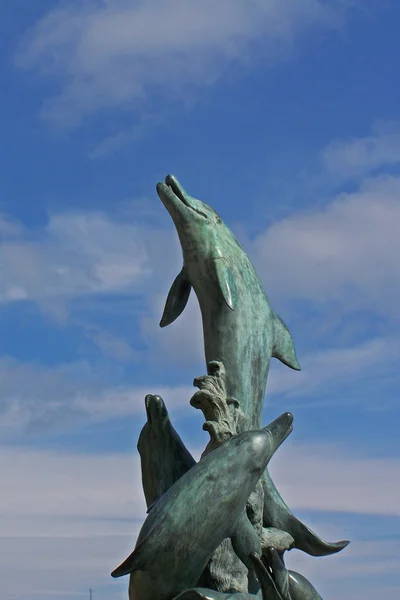 Statue of dolphins in Partenit — Stock Photo, Image