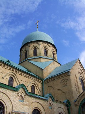 Gökyüzünün altındaki kilise