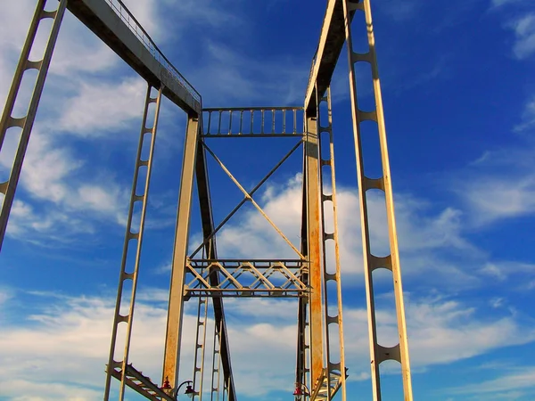 Most na obloze — Stock fotografie