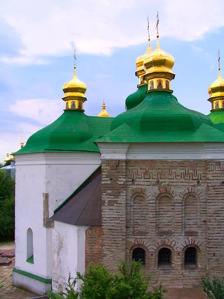 Kiev kilise kubbeleri altın — Stok fotoğraf