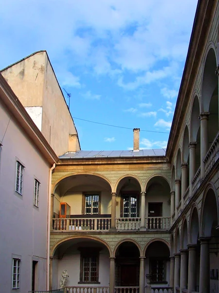 Altes Gebäude von lwov — Stockfoto