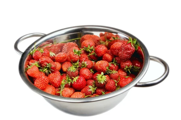 Färska jordgubbar i skålen — Stockfoto