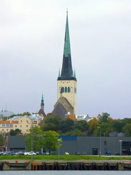 Iglesia Niguliste en el antiguo Tallin — Foto de Stock