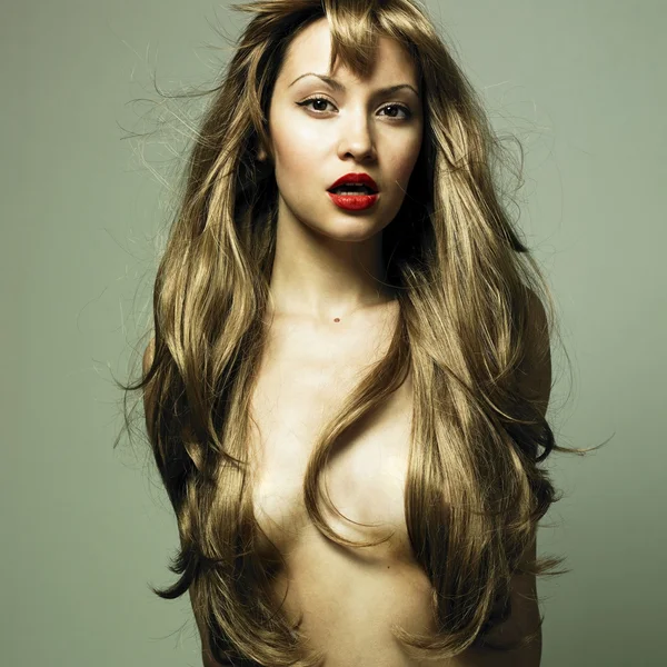 壮大な髪を持つ女性 — ストック写真