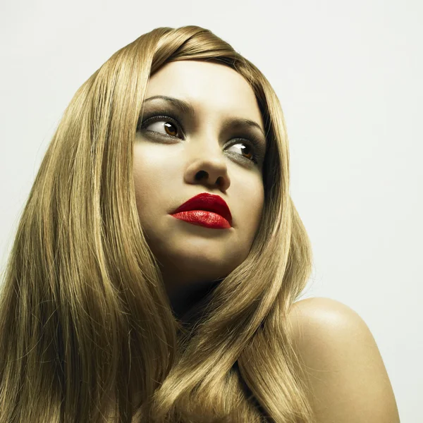 Kvinna med magnifika blond hår — Stockfoto
