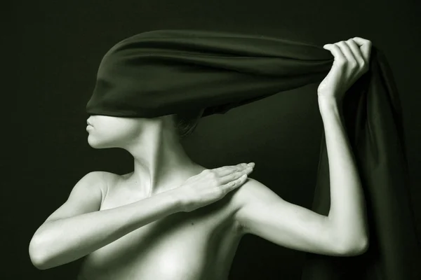 Mujer desnuda con vendaje negro Imagen de stock