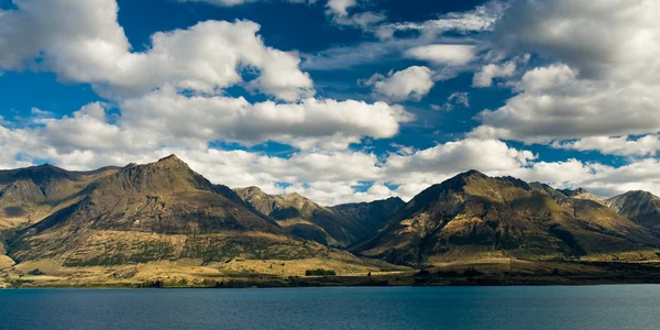 Mountains at lake pukaki — Stock Photo, Image