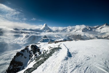 Bulutlu matterhorn