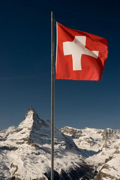 Готель Matterhorn і Швейцарський прапор — стокове фото