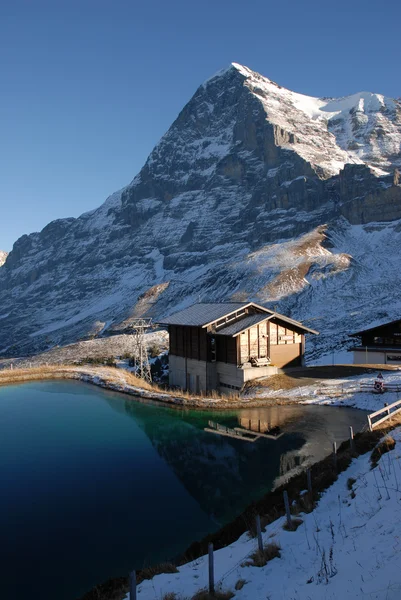 Eiger і невелике озеро — стокове фото