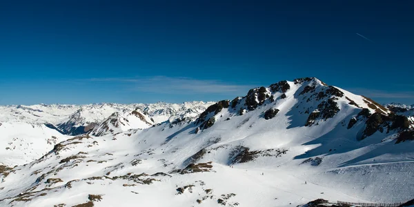 눈이 덮여 산 — 스톡 사진