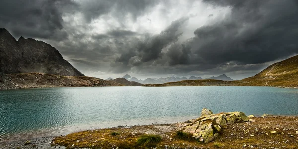 Lago tormentoso — Foto de Stock