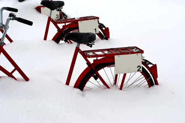 Snöat i cyklar — Stockfoto