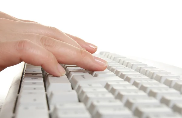 Mani digitando sulla tastiera — Foto Stock