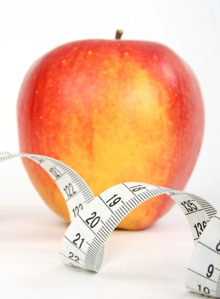 Apple and a measure tape — Stock Photo, Image