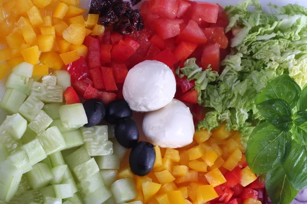 Trancher l'ingrédient de la salade — Photo