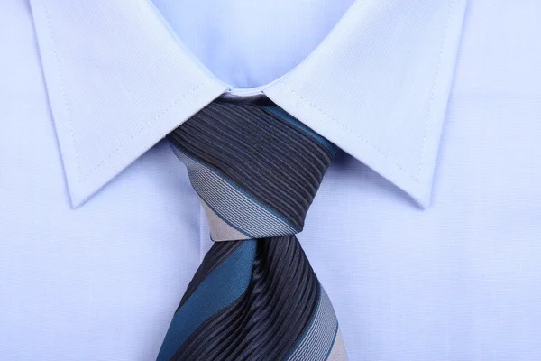Cravate bleue avec chemise bleue — Photo