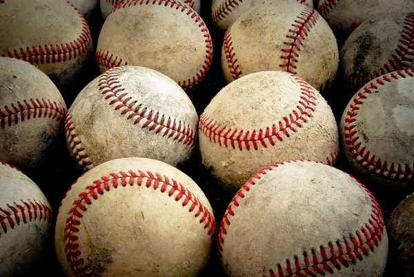 Pelotas de béisbol viejas — Foto de Stock