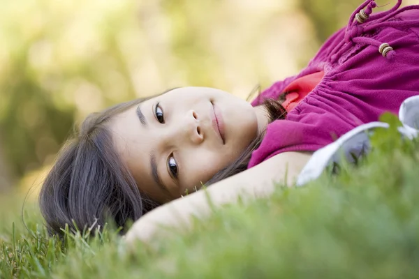 Little girl lying on grass — Stock Photo, Image