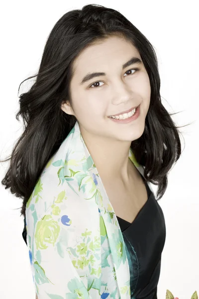 Jonge vrouw of tiener in groene jurk — Stockfoto