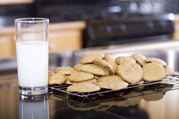 Snack of milk and cookies — Stock Photo, Image
