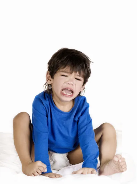 Kızgın ağlayarak yürümeye başlayan çocuk — Stok fotoğraf