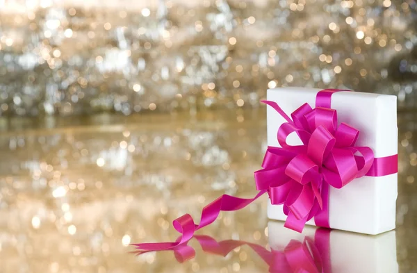 Present with pink ribbon — Stock Photo, Image