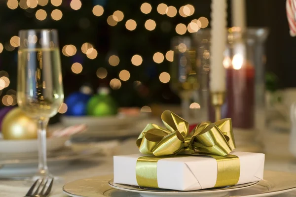 Gold ribbon gift on table — Stock Photo, Image