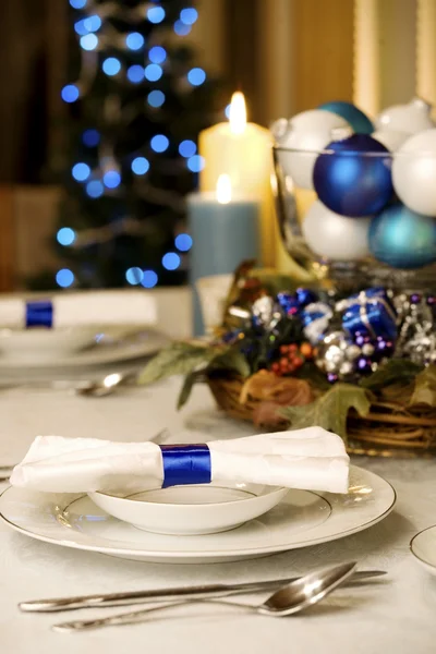 Elegante weihnachtliche Tischdekoration — Stockfoto