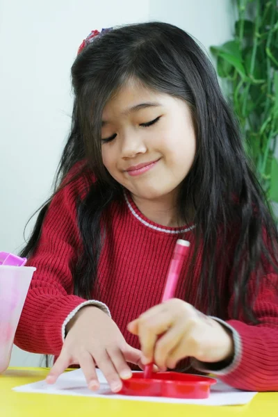Little girl doing artwork — Stock Photo, Image