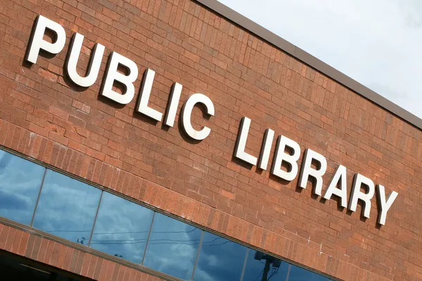 Budynek biblioteki publicznej — Zdjęcie stockowe